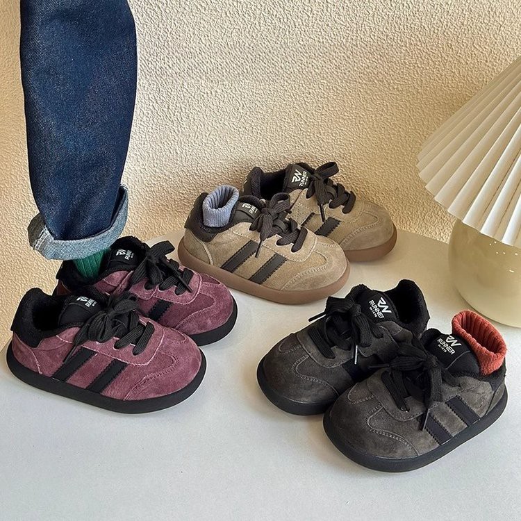 Children's board shoes for autumn and winter 2024 new boys leather retro German training shoes girls low casual board shoes fleece-lined
