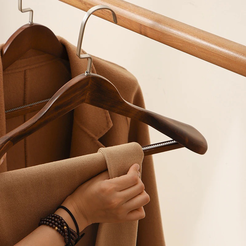 Solid Wood Clothes Drying Rack, Seamless Anti-Shoulder Angle, Wide Shoulder Suit, Non-Slip Adult Clothes Hanger, Clothing Store Hotel Wooden Clothes Rack