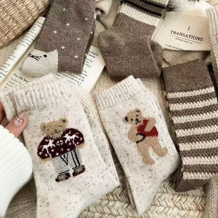 Autumn and Winter Women's Wool Socks, Fleece-Lined, Thickened, Warm Mid-Calf Socks, Japanese Retro Cashmere Cute Long Socks for Girls