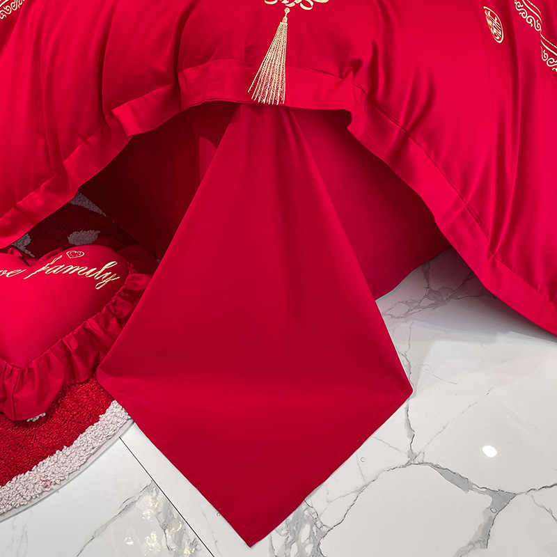 High-end Chinese Dragon and Phoenix Embroidery Fashion Wedding Four-piece Wedding Big Red Bed Sheet Quilt Cover Accompanying Bedding