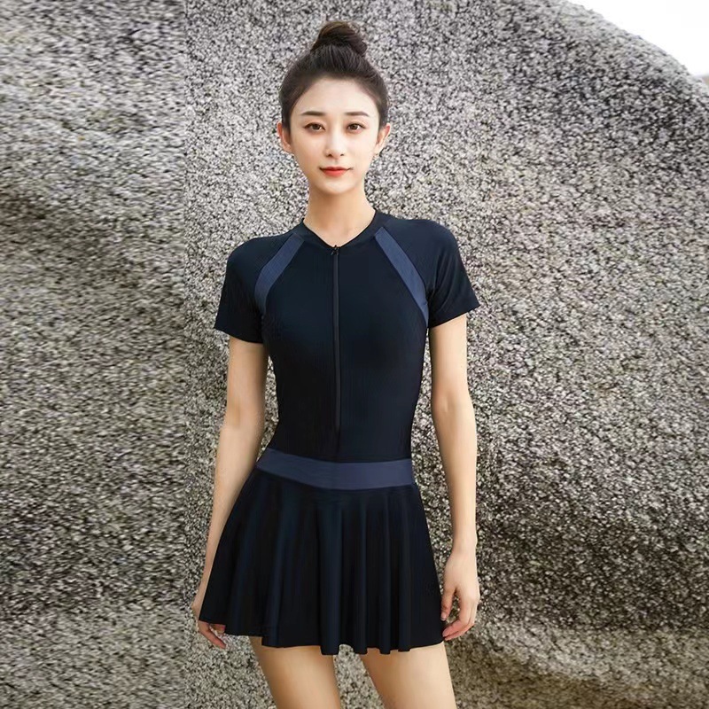 2025 летний интернет-звезда горячий стиль sexy slim одинарный купальник для дома с защитой от солнца сплошной контрастный цвет купальник для женщин