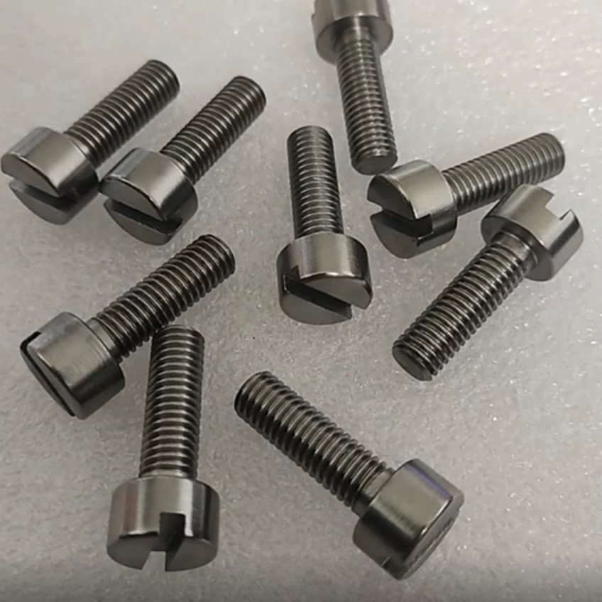 Manufacturer Supplies 702 Zirconium Screws, High Screw Rods, Forged Bright Zirconium Bolts, Zirconium Standard Parts with Excellent Batch Prices