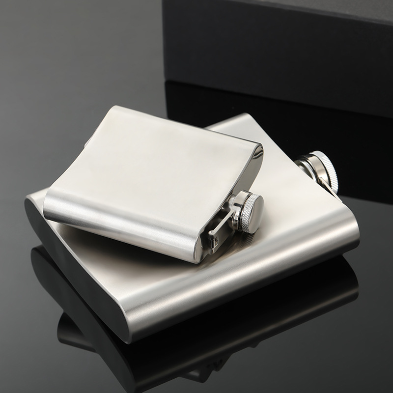 Thick 304 stainless steel small wine pot high-end 201 portable wine pot outdoor portable flat wine bottle 1-128oz