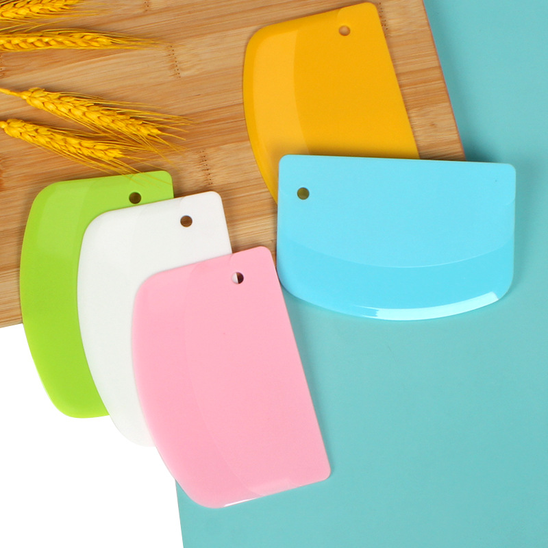 Spot plastic scraper cake cream scraper flour dough cutter rice rolls scraper kitchen DIY tool