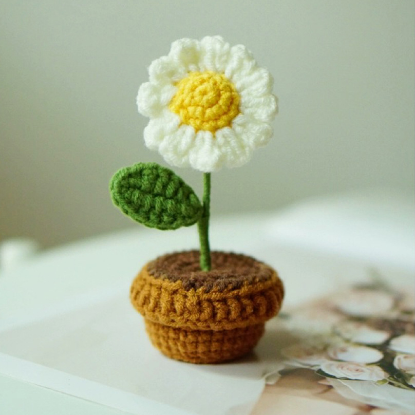 Cross-border hand-woven mini DIY potted bouquet crocheted tulip sunflower car ornaments wool finished product