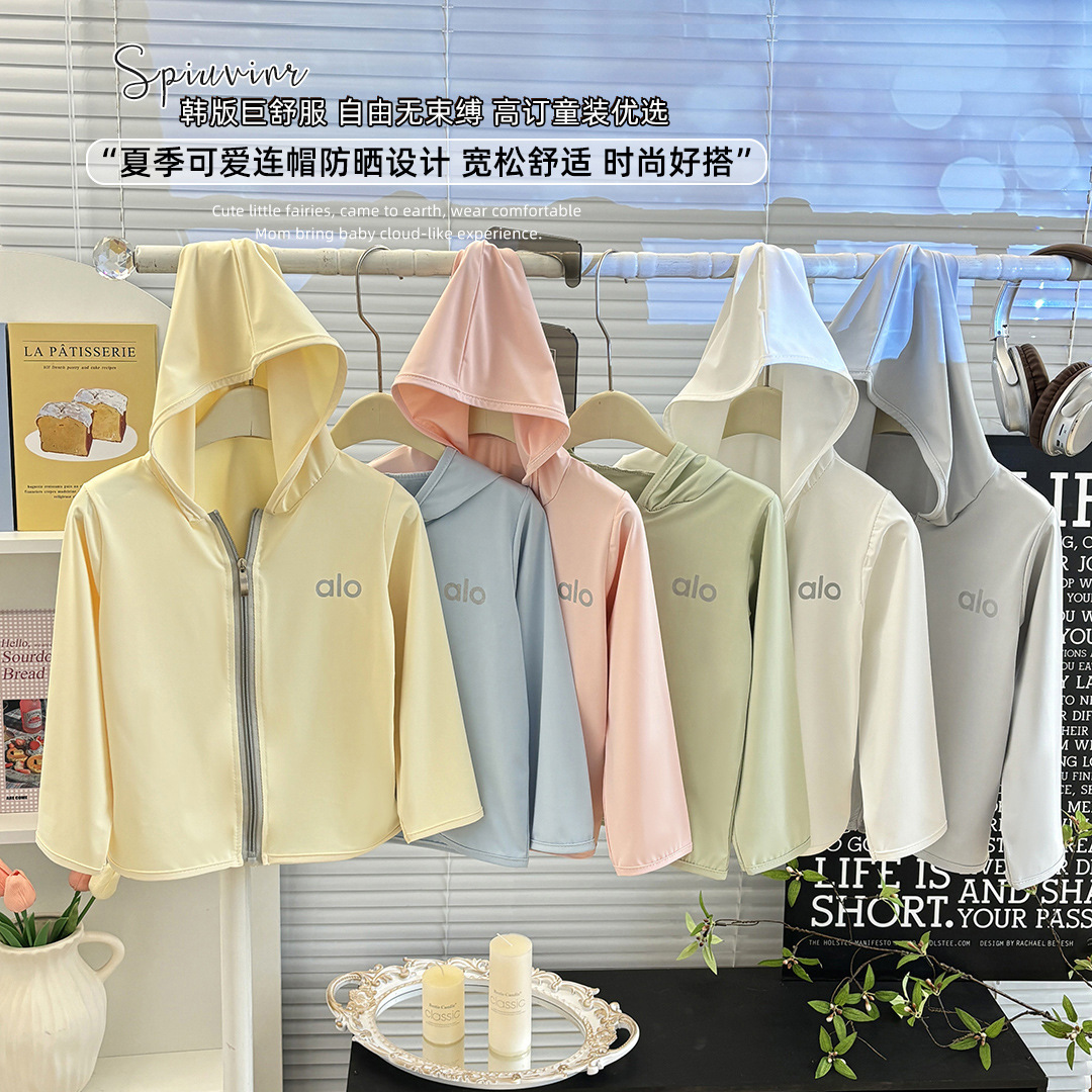 Детская солнцезащитная одежда из льняного шелка 2023 нового стиля для девочек Летняя легкая куртка с мультяшным принтом для мальчиков и девочек