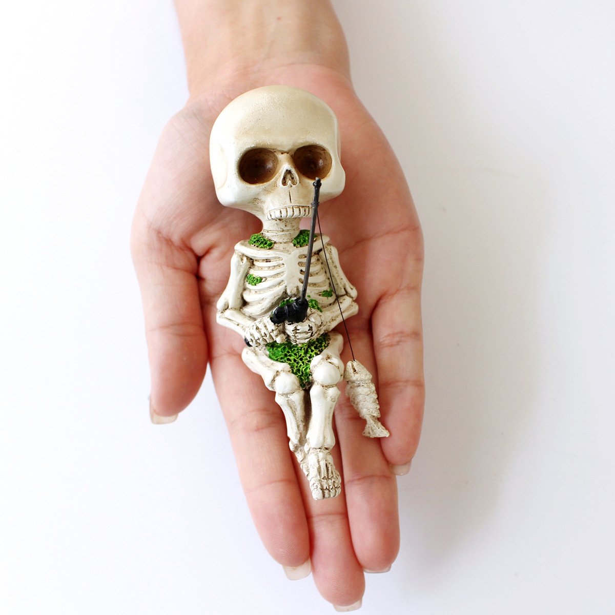 Cross-border Halloween Fishing Skeleton Resin Sitting Posture Ghost Head Horror Atmosphere Ghost Festival Home Furnishing Indoor and Outdoor Ornaments in stock
