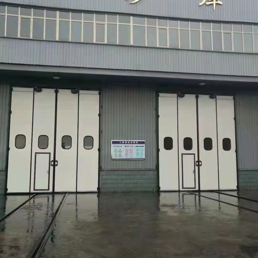 Производитель промышленных ПВХ складных дверей, роллетных дверей с установкой по всей стране