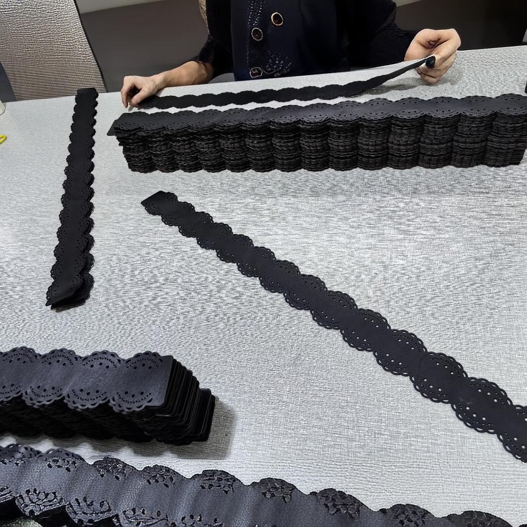 New Retro Fashion Dress with Waist Belt for Women, Featuring a Bow Tie-Up Design, Waist-Cinching Decoration, and Suitable for Pairing with a Coat