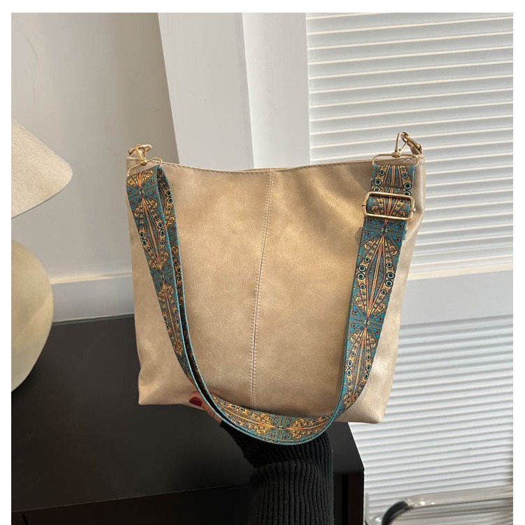 Cross-border 2024 summer new fashion portable shoulder slung large capacity bucket bag women's bag support a large number of purchases