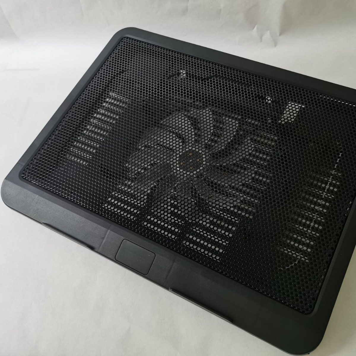 Factory Direct Sales Single Head N19 Radiator Pp Material Laptop Accessories V19 Stand Base Seat