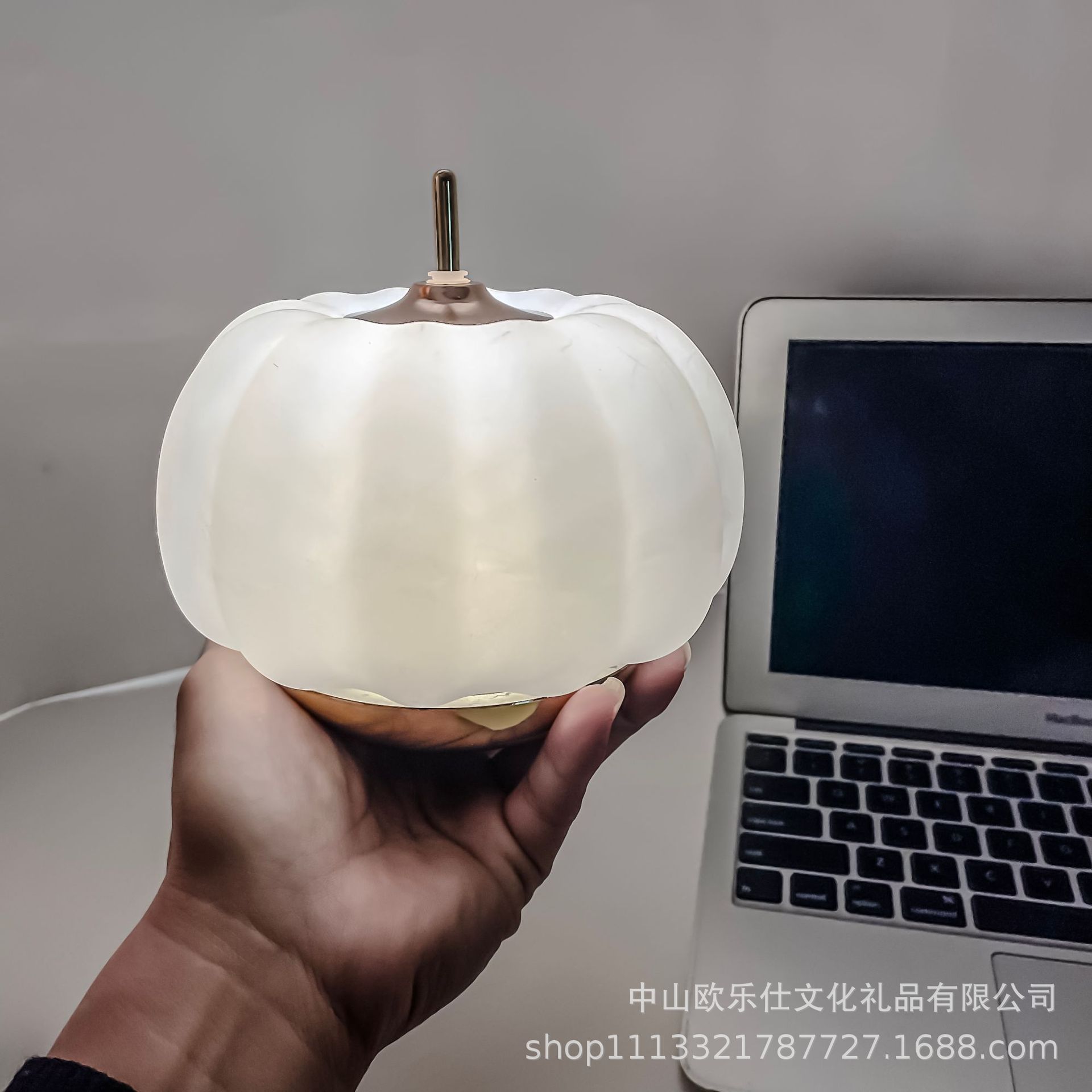 Nordic Style Pumpkin Lamp Soft Light Feeding Bedside Lamp Children's Halloween Pumpkin Nightlight Fresh Simple Reading Table Lamp