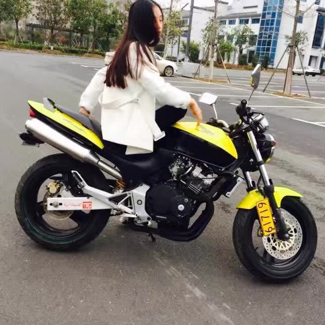 Second-Hand Imported Small Yellow Bee Field Four-Cylinder Water-Cooled 250 Street Car Cb400 Heavy Motorcycle Retro Large Displacement Motorcycle