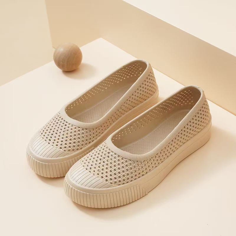Cross-border summer soft bottom comfortable middle-aged and elderly mother plastic sandals Baotou breathable waterproof hollow hole shoes wholesale
