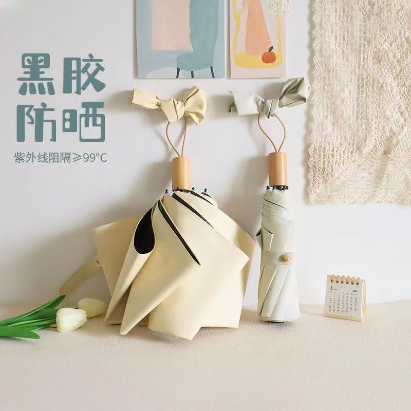 Three folding black plastic solid wood handle student female sun umbrella small fresh fashion sun umbrella simple high-looking umbrella