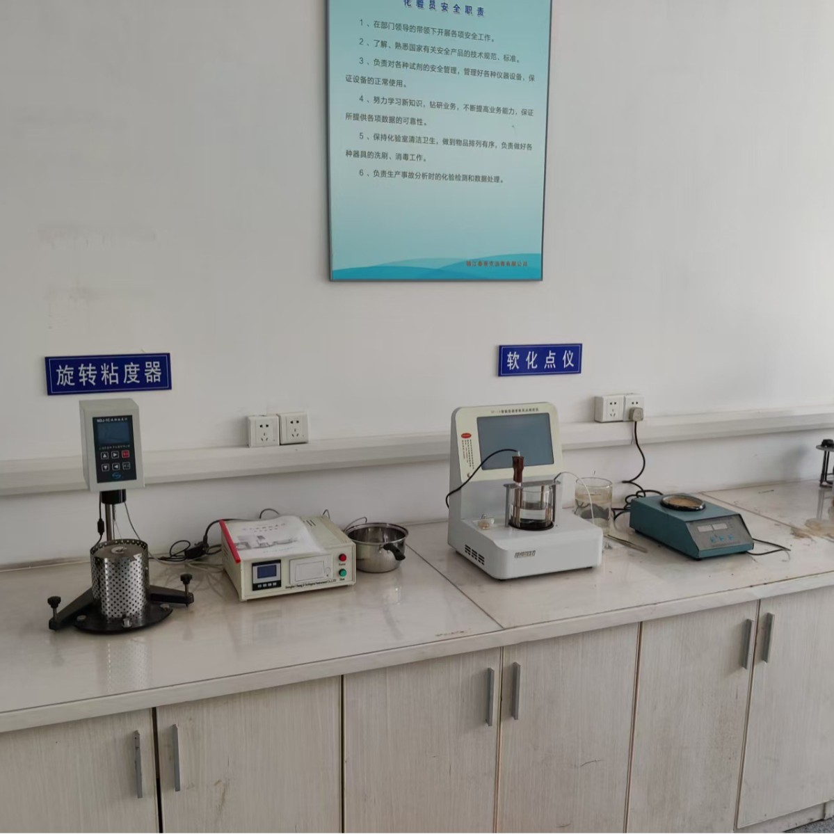 Wholesale Jiangsu Jinfuhai Brand Sbs Modified Asphalt National Standard I-D Strong Bonding Road Liquid Petroleum Asphalt