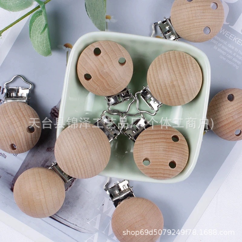 Manufacturer Beech Baby Pacifier Clip DIY Toddler Anti-Drop Chain Clip Round Non-Porous Three-Hole Wooden Pacifier Clip Wholesale