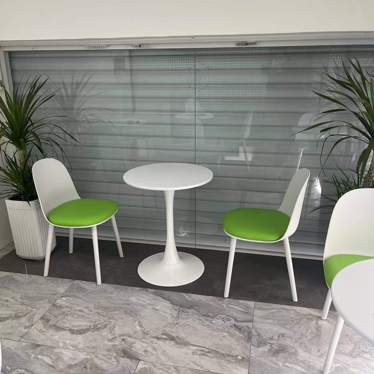 Simple Modern Casual Small Apartment Reception Negotiation Table and Chair Combination Milk Tea Coffee Shop Dining Table Balcony Small Round Table