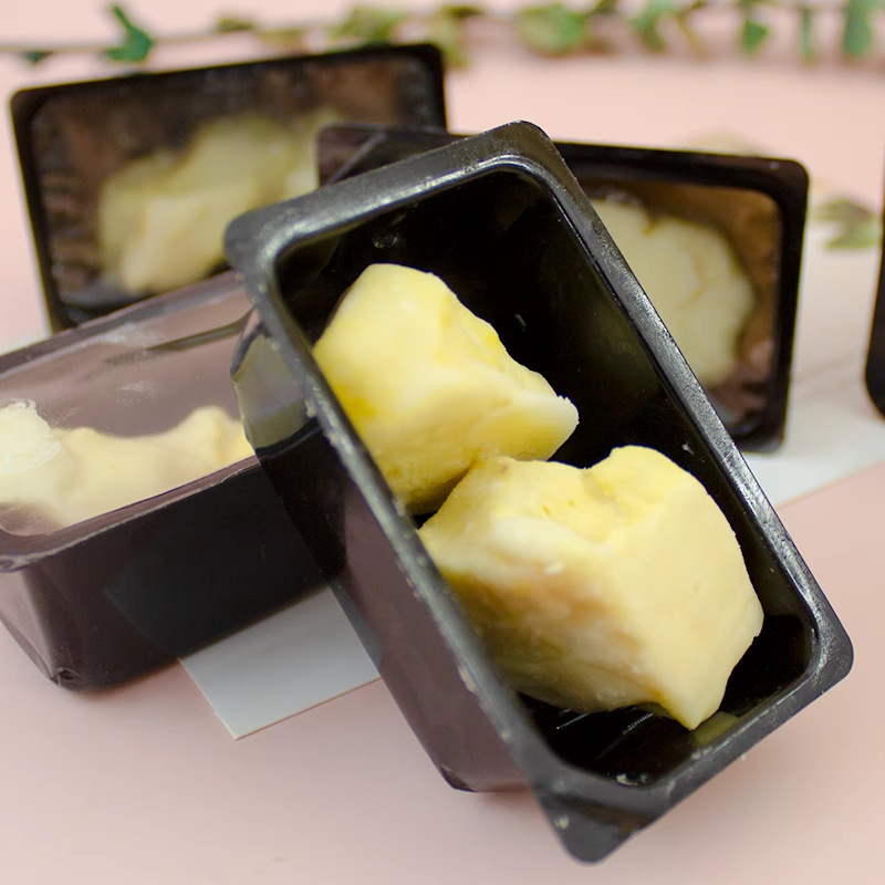 There are zero food factory freeze-dried durian 58g bagged fruit dried net red explosions snacks Thailand durian dried wholesale