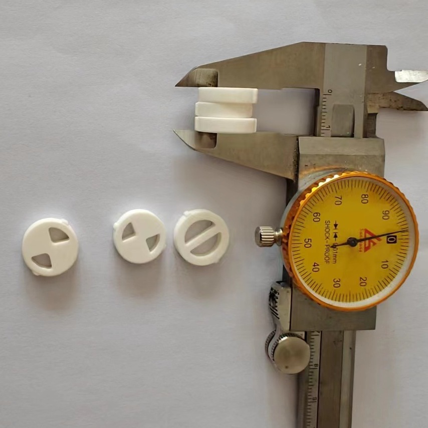 Three-Piece Ceramic Sheet Production Customized Alumina Hot-Pressing Process Fine Grinding and Polishing