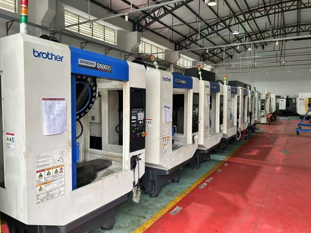 Передача японского центра сверления и нарезки Brother S500X1, маленький фрезерный обрабатывающий центр с 21 инструментом