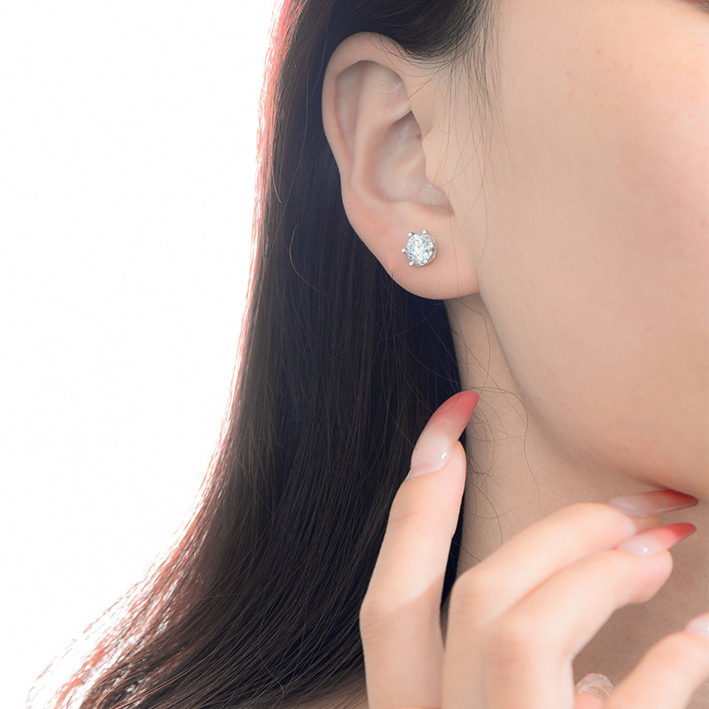 Sterling silver S925 thread earrings flash mosant drill 30 points classic six-claw inlaid moissanite in wind screw earrings