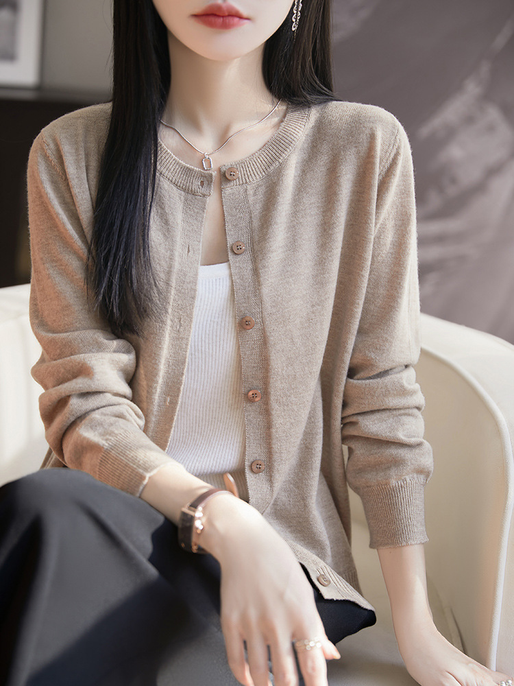 2025 классический круглый вырез шерстяной кардиган женский свободный универсальный вязаный верхний слой весна и осень тонкий свитер-куртка