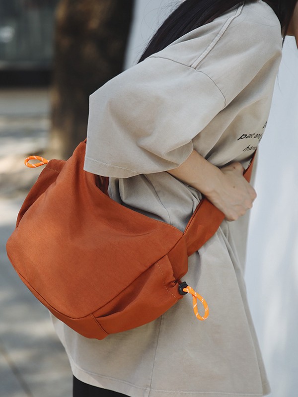 2025 New Student Class Shoulder Bag Trendy Brand Men and Women Same Style Lightweight Crossbody Bag Travel Large Capacity Dumpling Bag