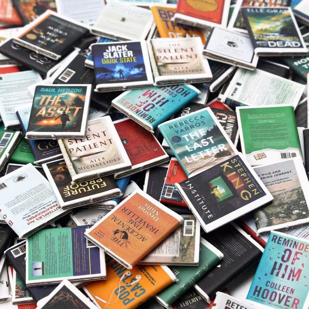 Cross-border in stock DIY simulation mini classic novel model book decoration doll house scene 200 not heavy samples