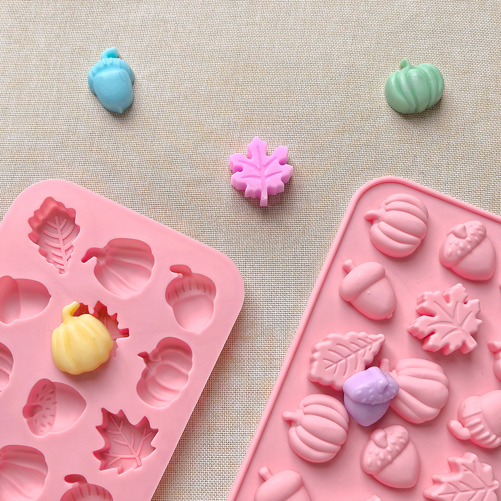 18 Pieces of 9 Pumpkin Maple Leaf 782 Chocolate Candy Cookies Halloween Silicone Molds