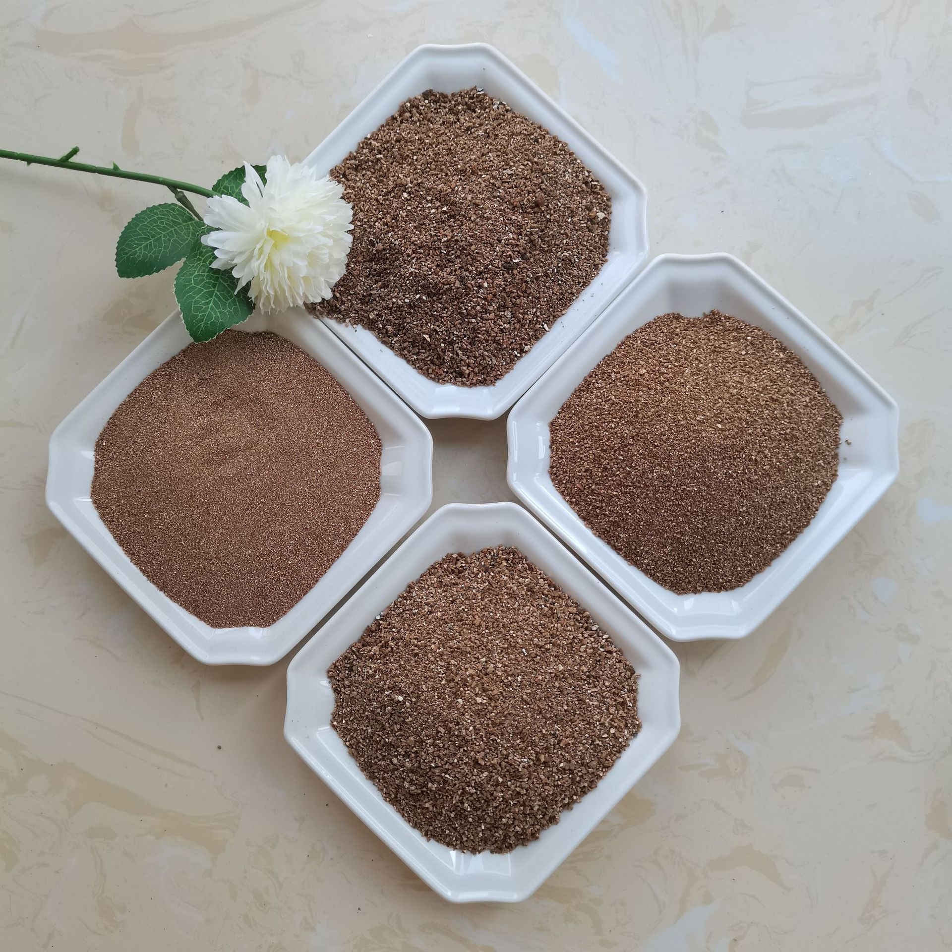 Direct Sales from the Manufacturer: Vermiculite, Fire-Resistant Vermiculite, Vermiculite Powder, Thermal Insulation Building Materials, Large Quantity Available with Excellent Quality