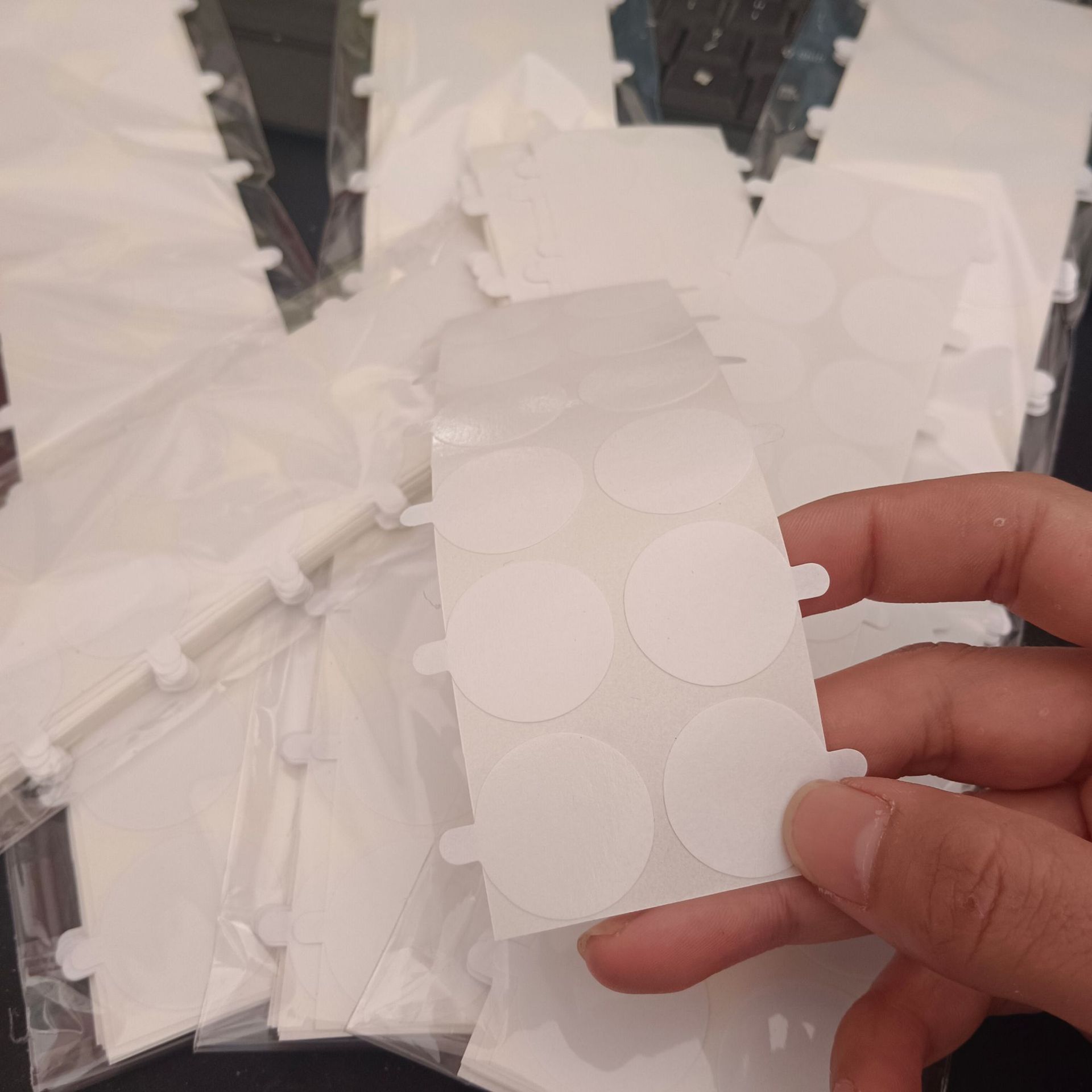 Precision Die-Cut Hand-Tearable Double-Sided Tape Pet Strong Traceless Tape Easy-To-Tear Ear Ornaments Medical Double-Sided Tape