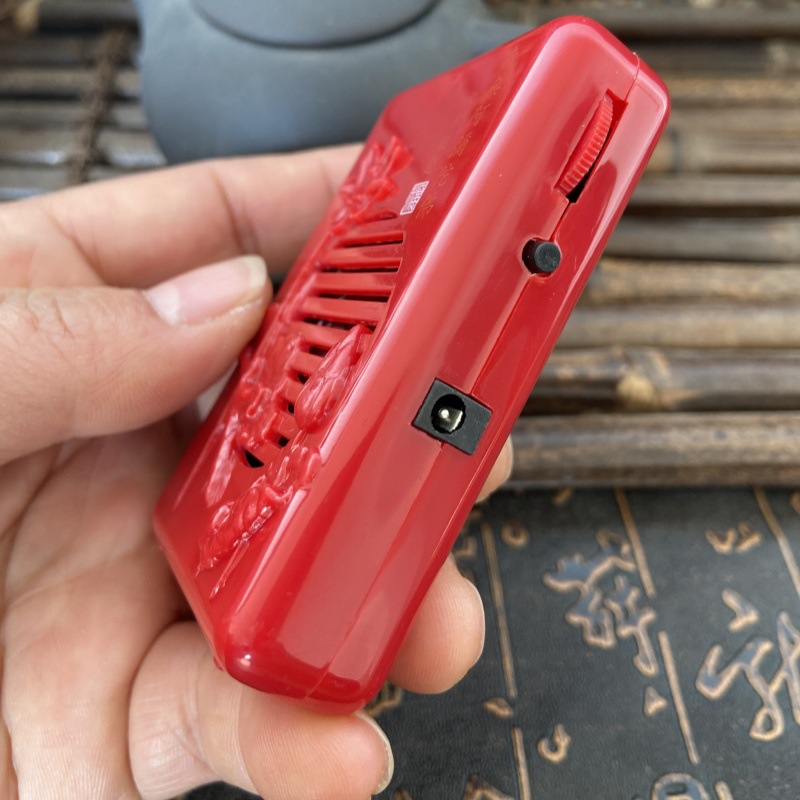 Factory price wholesale old read eight-in-one meditation music walkman neck music machine plug-in battery dual-purpose