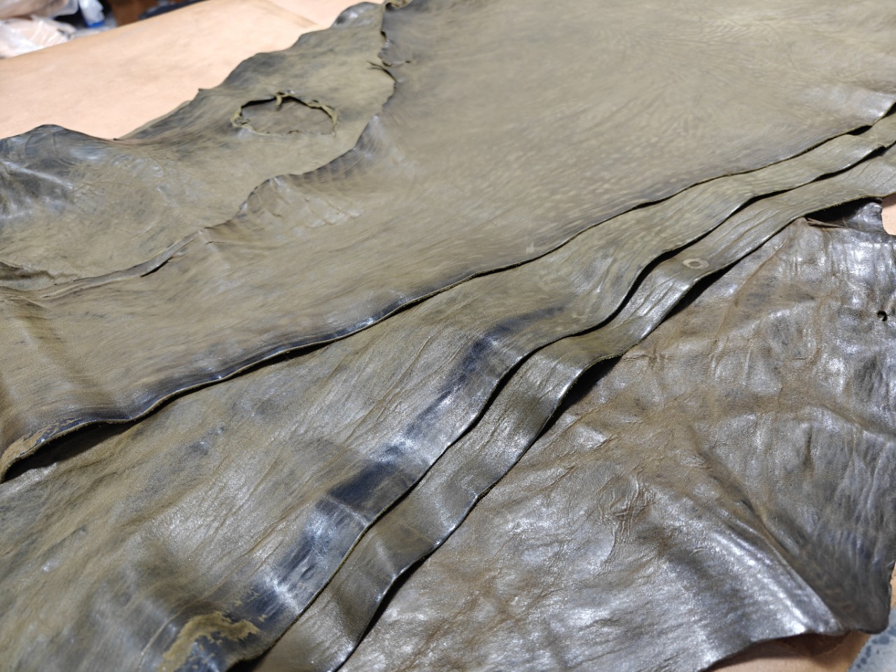 Vegetable-Tanned Horsehide Half-Cut with Horse Hip, Approximately 1.8mm, Soft Feel, Suitable for Clothing, Handbags, and Work Boots