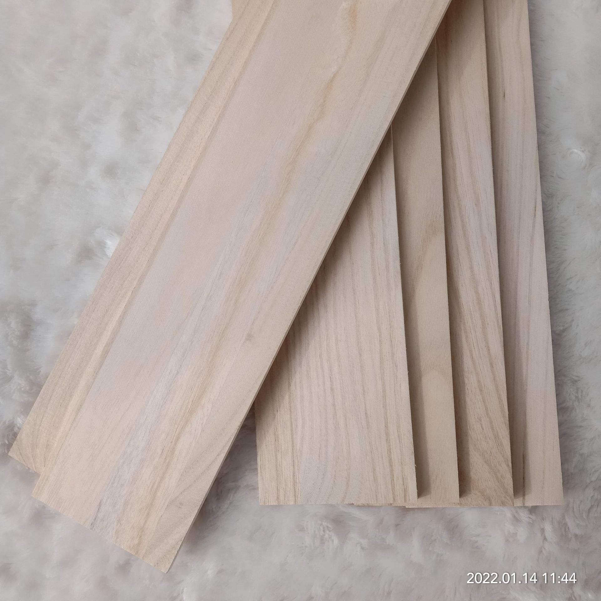 DIY материалы, древесина павловнии, легкие древесные чипсы