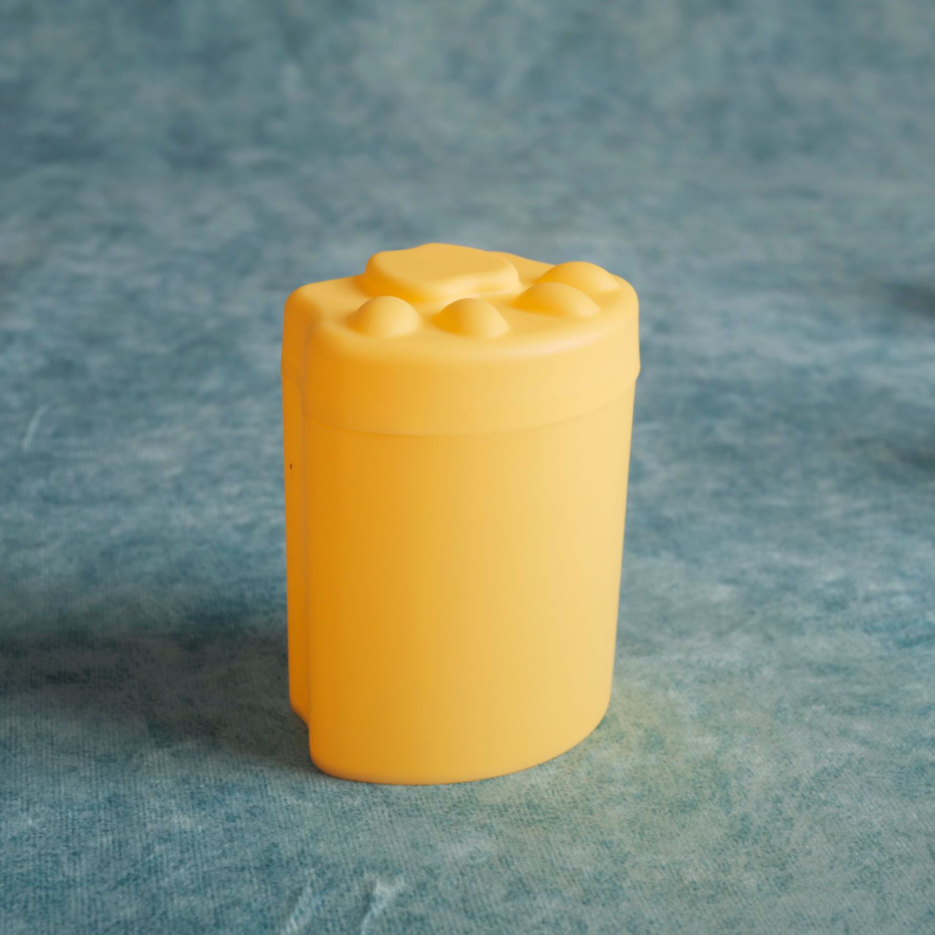 Seven-color cat claw box baby cotton swab thin support screw spoon ear double head decontamination sanitary absorbent cotton nursing home