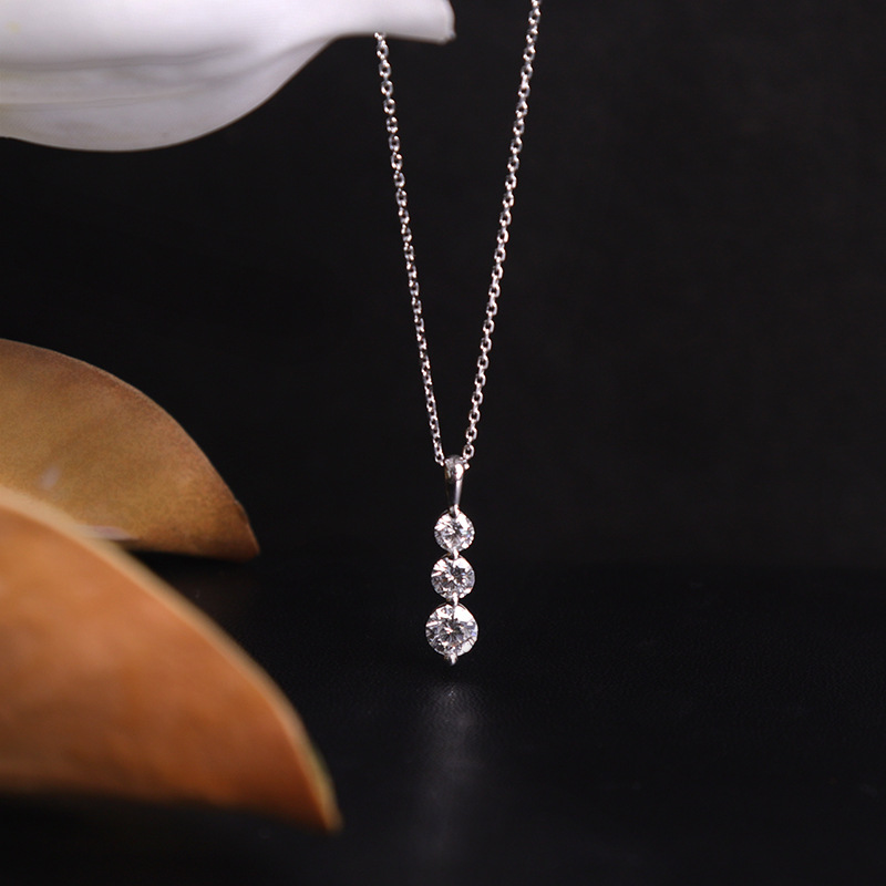Cultured Diamond 18K Gold Necklace Pendant Women's Fashion Clavicle Chain High-End Accessible Luxury Artificial Diamond D Color Vs