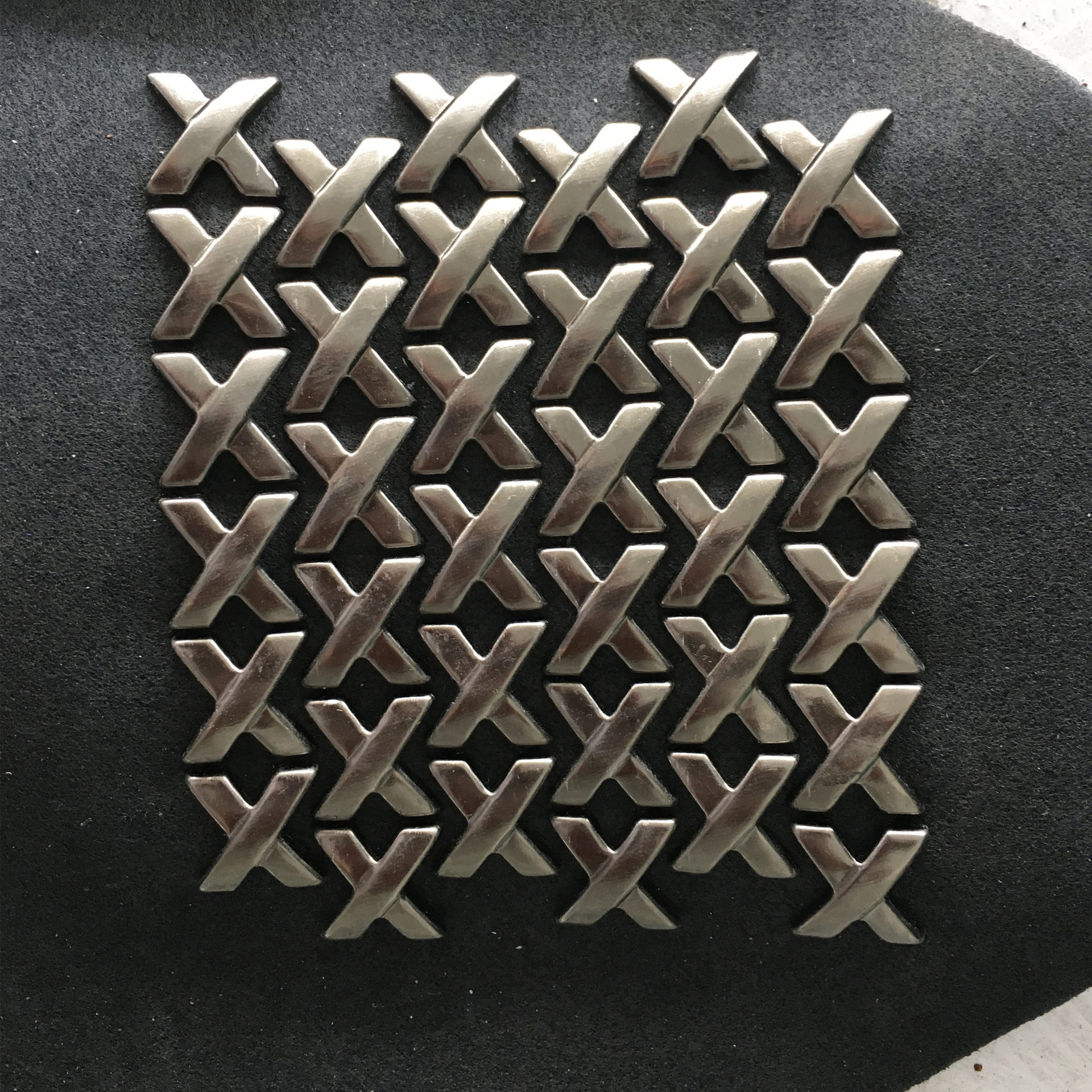 Computer typesetting automatic four-claw machine suitable for all kinds of luggage vamp clothing nail four-claw nail pattern