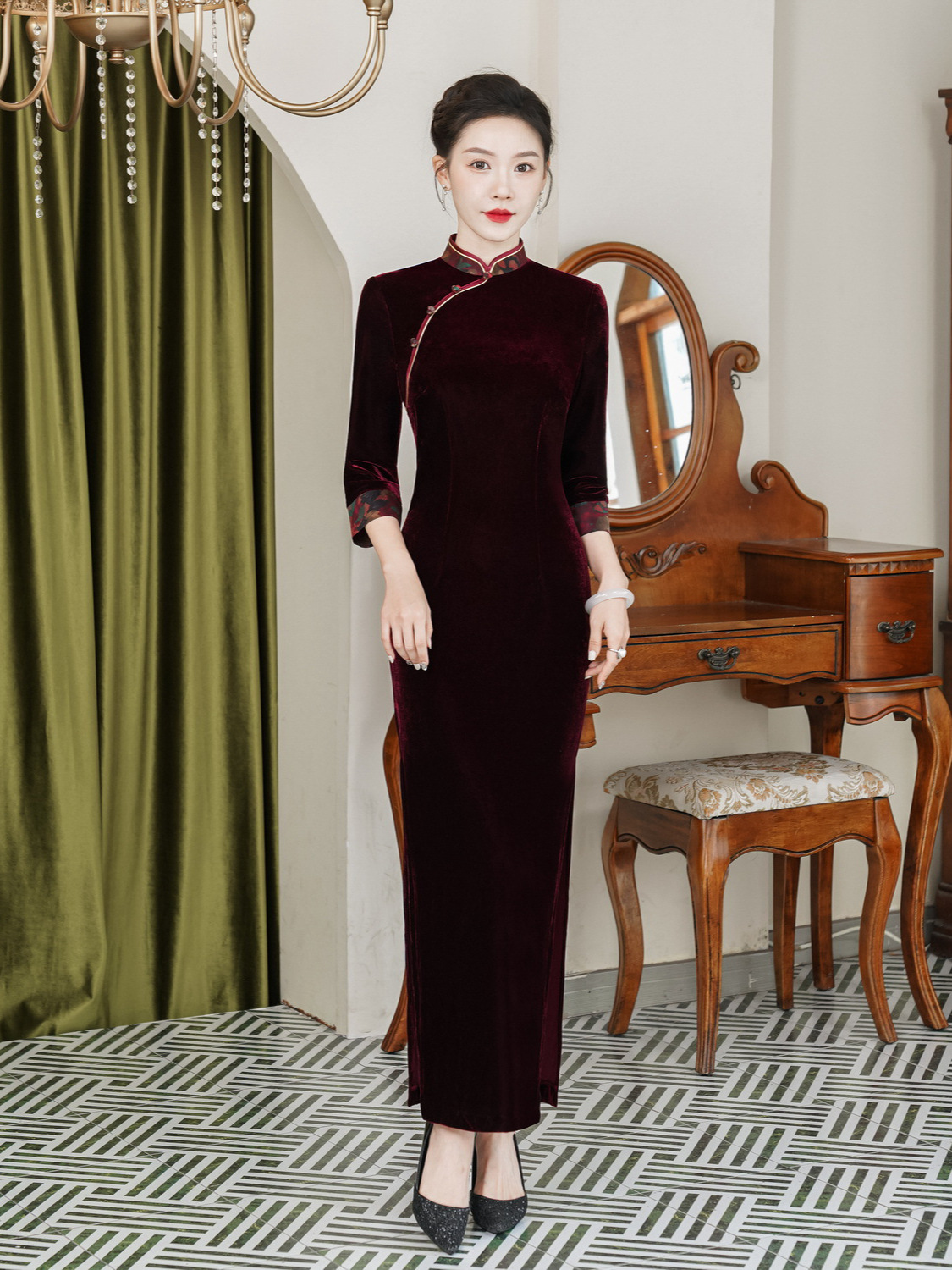 fleece-lined thickened Hongyun embroidered cheongsam 2024 new long stitching factory direct fashion cheongsam dress