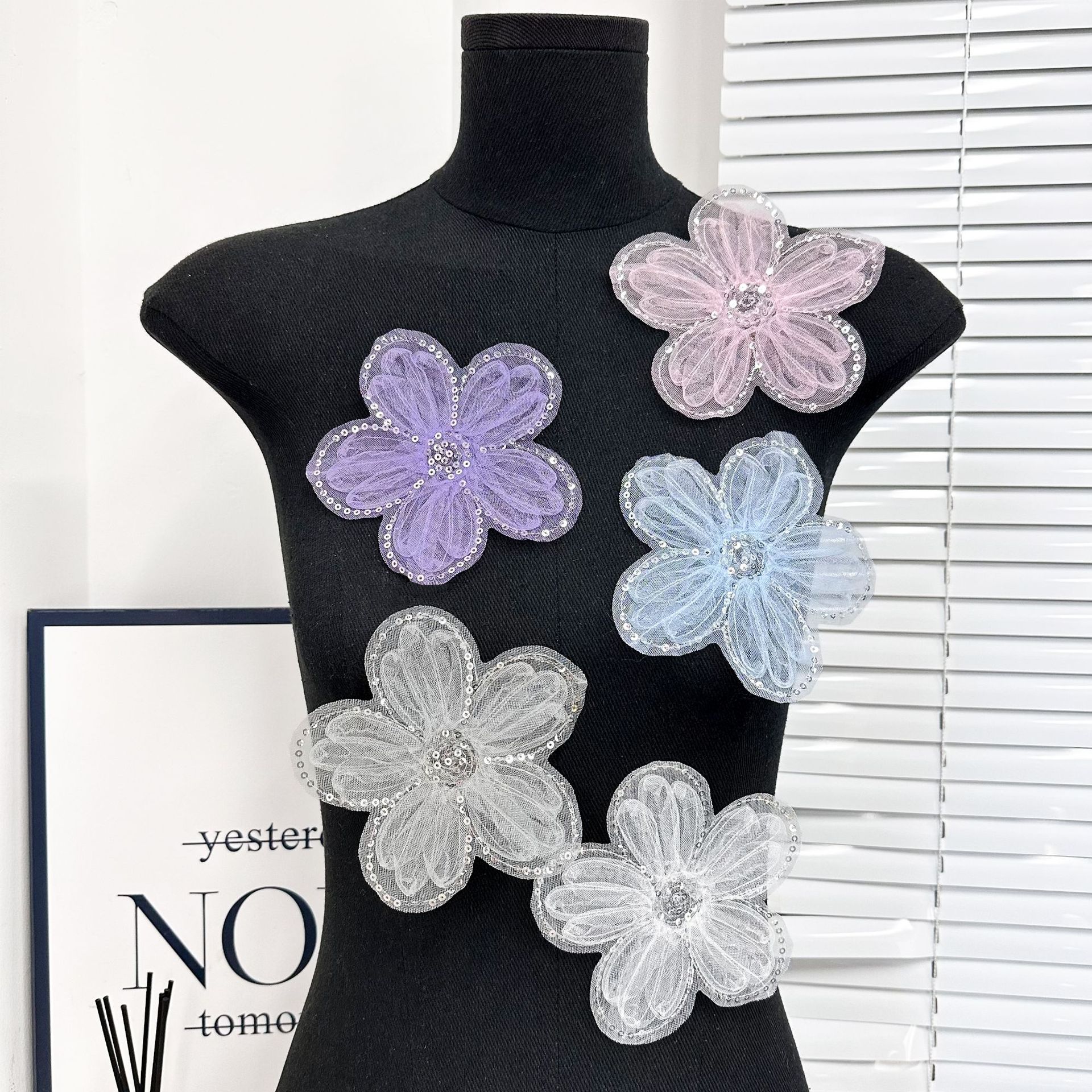 Широкий 13 см, трехмерный цветок из органзы с пайетками, украшение для свадебного платья, осенние и зимние платья, украшение для багажа