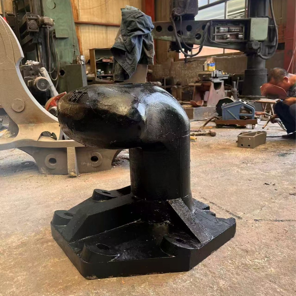 Curved Column Type Boat Mooring Post Cast Iron Boat Post Dock Square Bottom Single Head Boat Mooring Post Duckbill Square Bottom Mooring Post Rope Tie Post