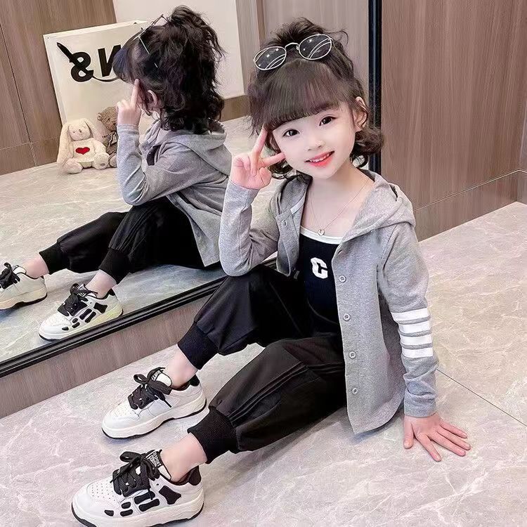 Girls' new spring and autumn Net red hooded cardigan baby casual fashion button hooded cardigan coat children's western style