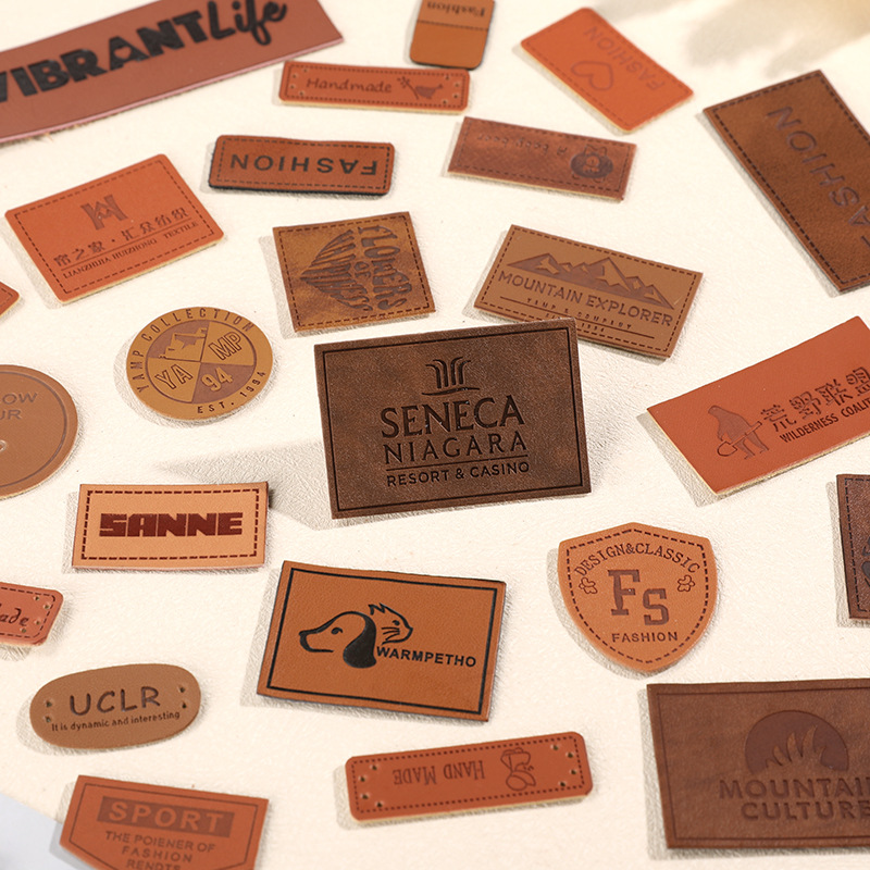 Оптовая продажа PU кожи, меняющей цвет, аксессуары для одежды, тканевые ярлыки для джинсов, печать на коже