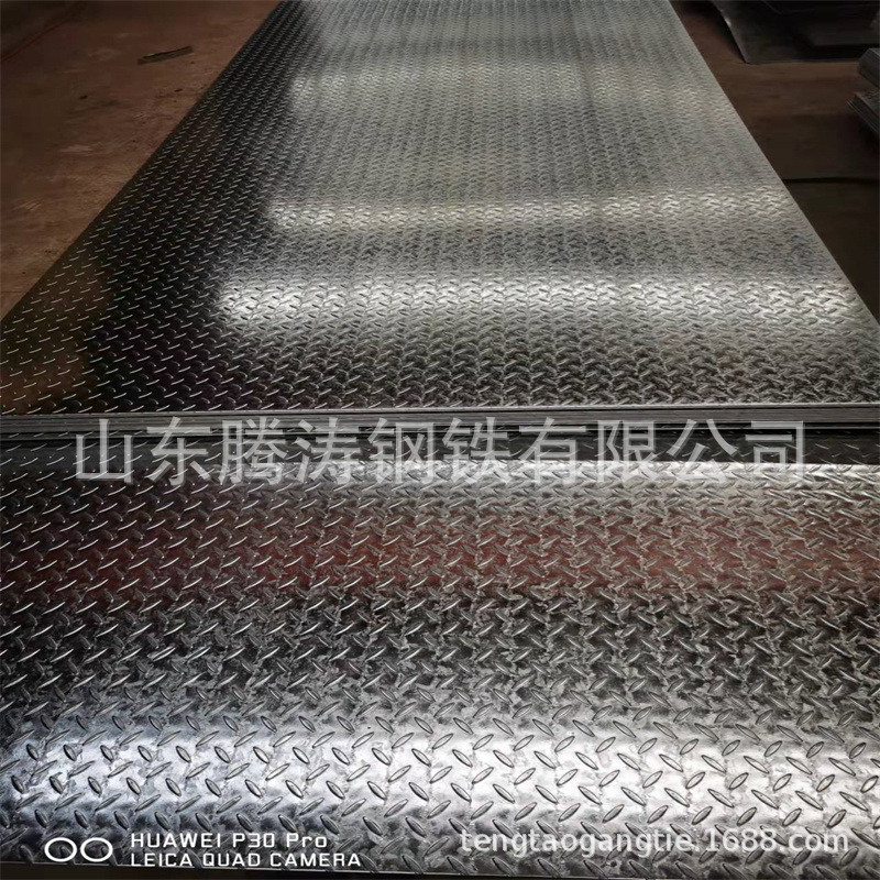 Hot-Dip Galvanized Patterned Steel Plate Manufacturer, Stair Tread Bending Patterned Steel Plate, 3.0*1500 Hot-Dip Galvanized Patterned Steel Plate in Stock