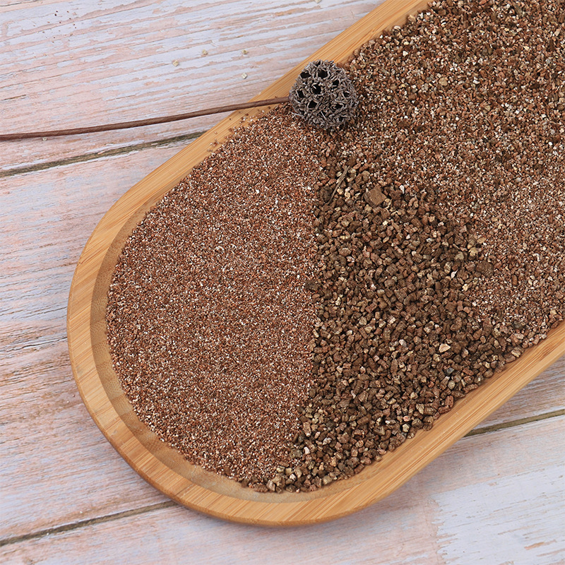 Manufacturer Wholesale Expanded Vermiculite Granules for Gardening Seedling Insulation Building Substrate Powder for Hatching Warm Babies