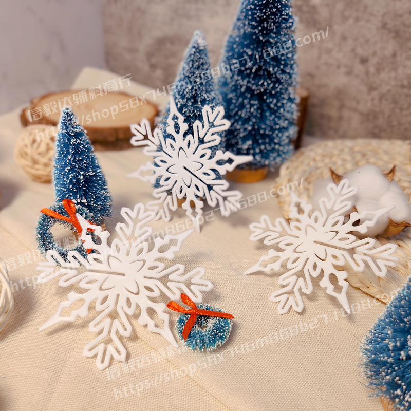 Factory Direct Sales multi-style plastic snowflake Halloween company event gift small accessories snowflake decoration