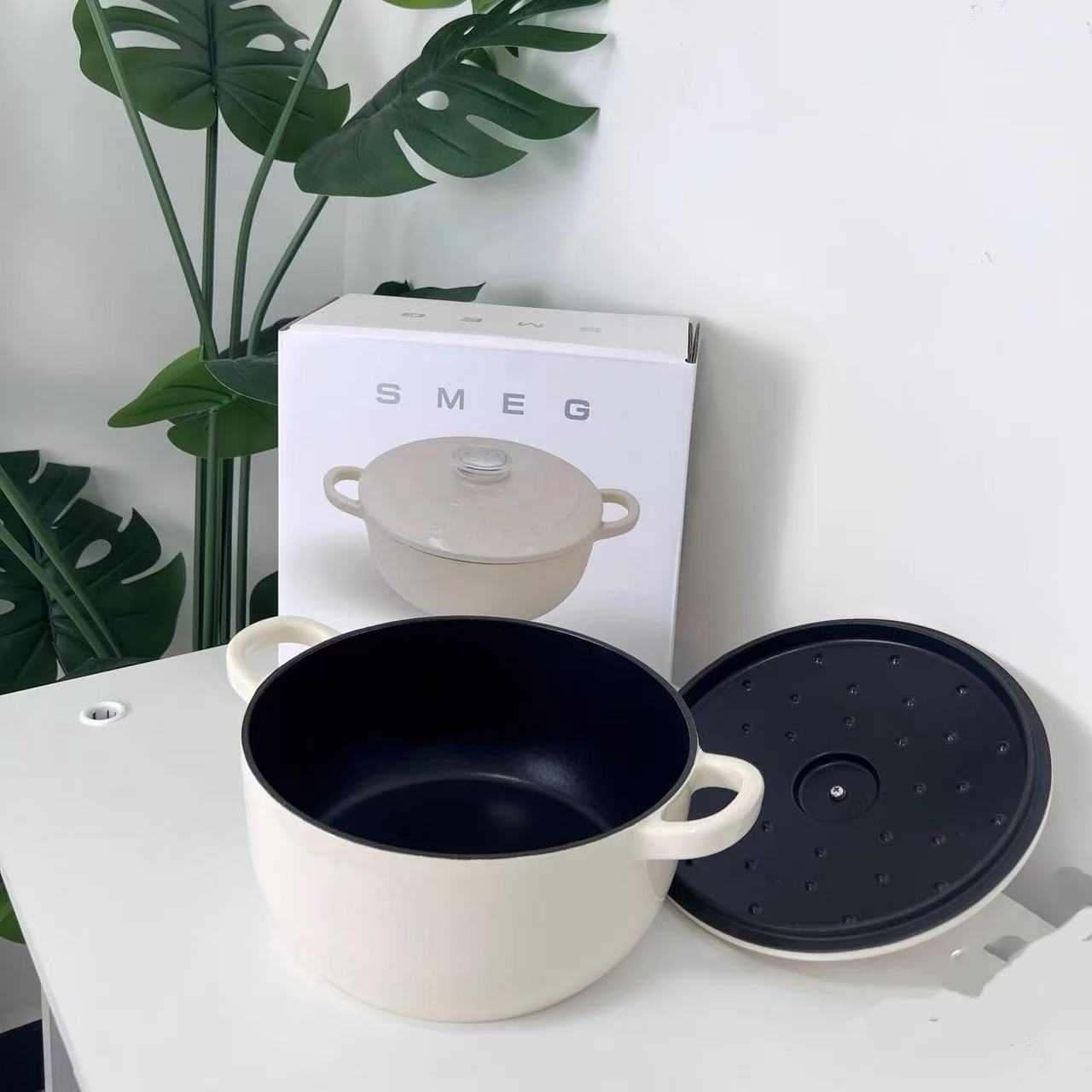 Foreign Trade Explosions Smeg Enamel Pot 24cm Double-ear Cast Iron Pot Smeg Thickened Non-stick Pot Stew Soup Pot Round