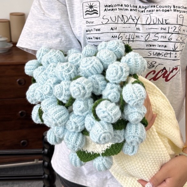 Internet Celebrity Pastoral Style Rose Bouquet Blanket Valentine's Day Gift Bestie Crocheted Lily of the Valley Flower Blanket Ready-Made Finished Product