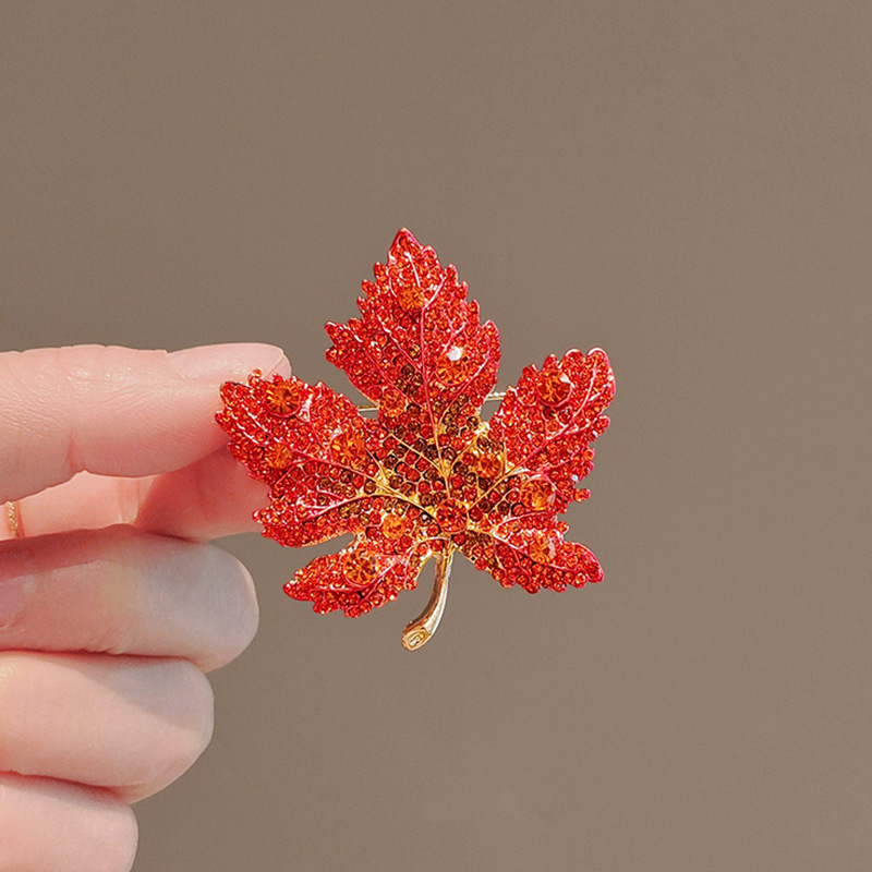 Maple Leaf Corsage Brooch, New Exquisite Pin Design with Rhinestone Feel, Niche Coat Luxury Suit Accessory