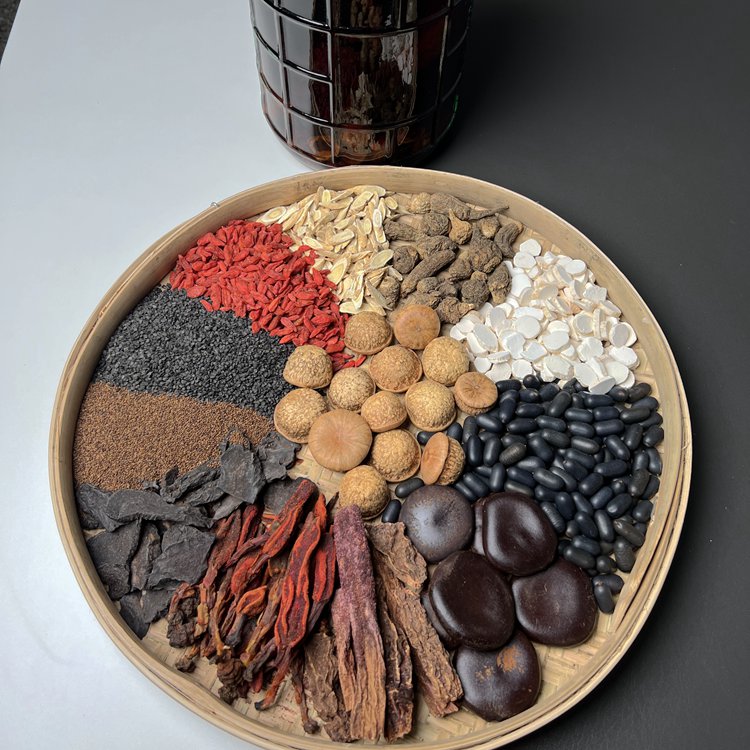 Fengliu Guo Yin Yangzi, Double Kidneys, Rejuvenating Grass, Cynomorium, Cuscuta, Wolfberry, Maca and Other Twelve Kinds of Wine Ingredients